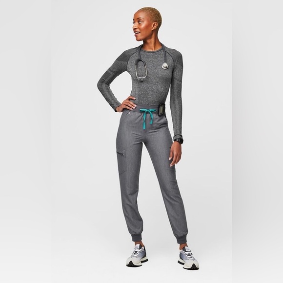 FIGS High Waisted Zamora
Tech Jogger Scrub
Pants Graphite Size XXL/P or 2XL P - Picture 7 of 16